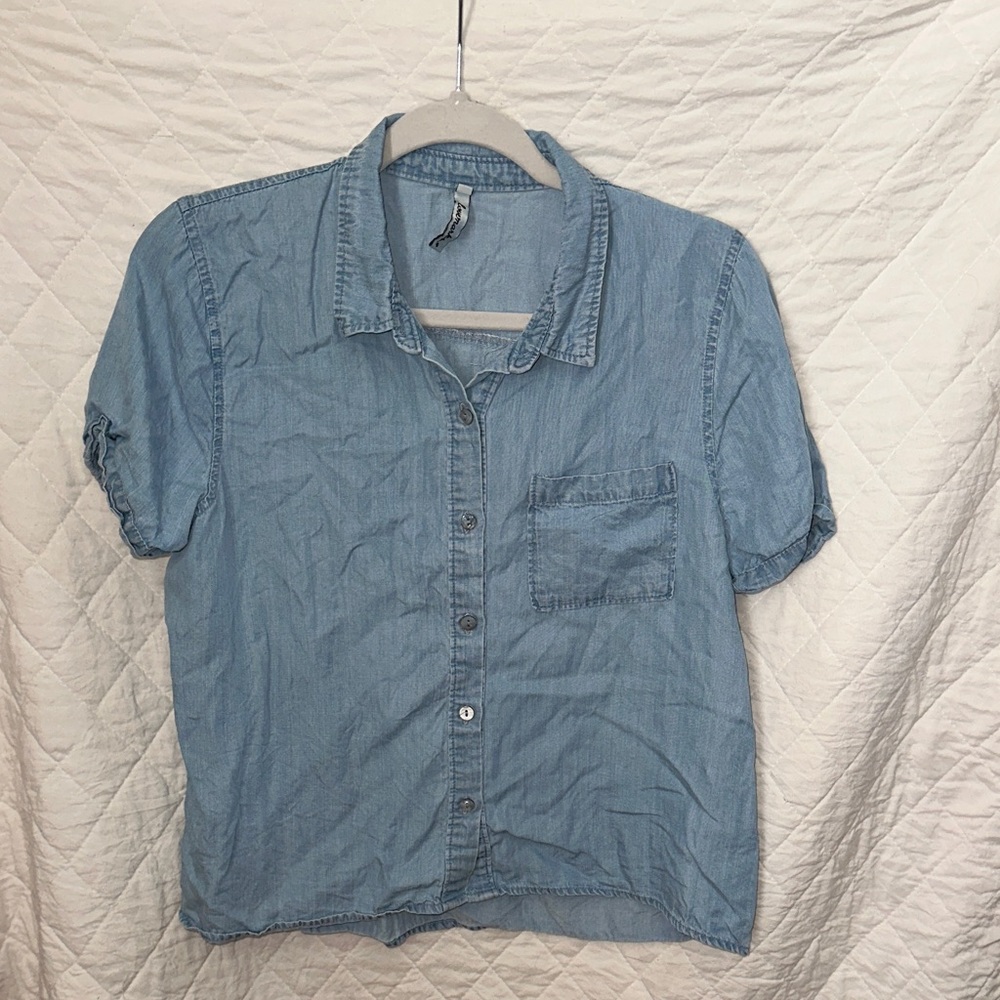 Love Marks Stylish Lightweight Denim Women's Button Down Shirt